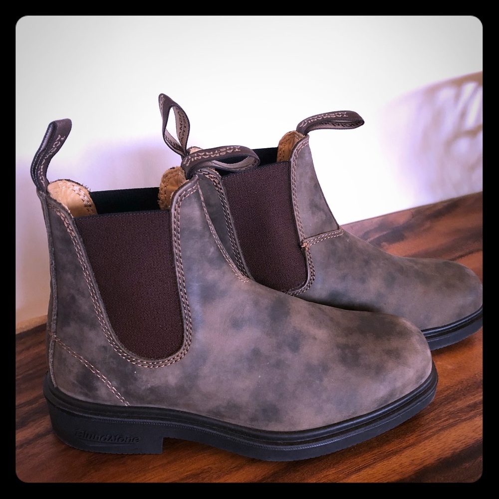 NEW Blundstones boots size women’s 6